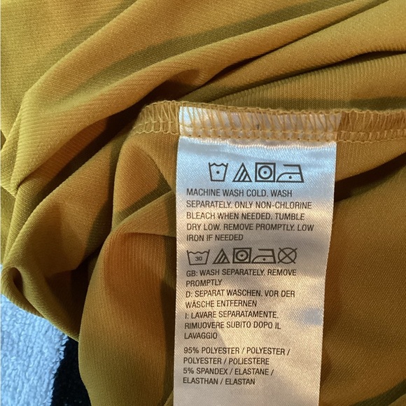 Susan Graver Mustard Keyhole Blouse Plus Size 3X - Picture 7 of 8